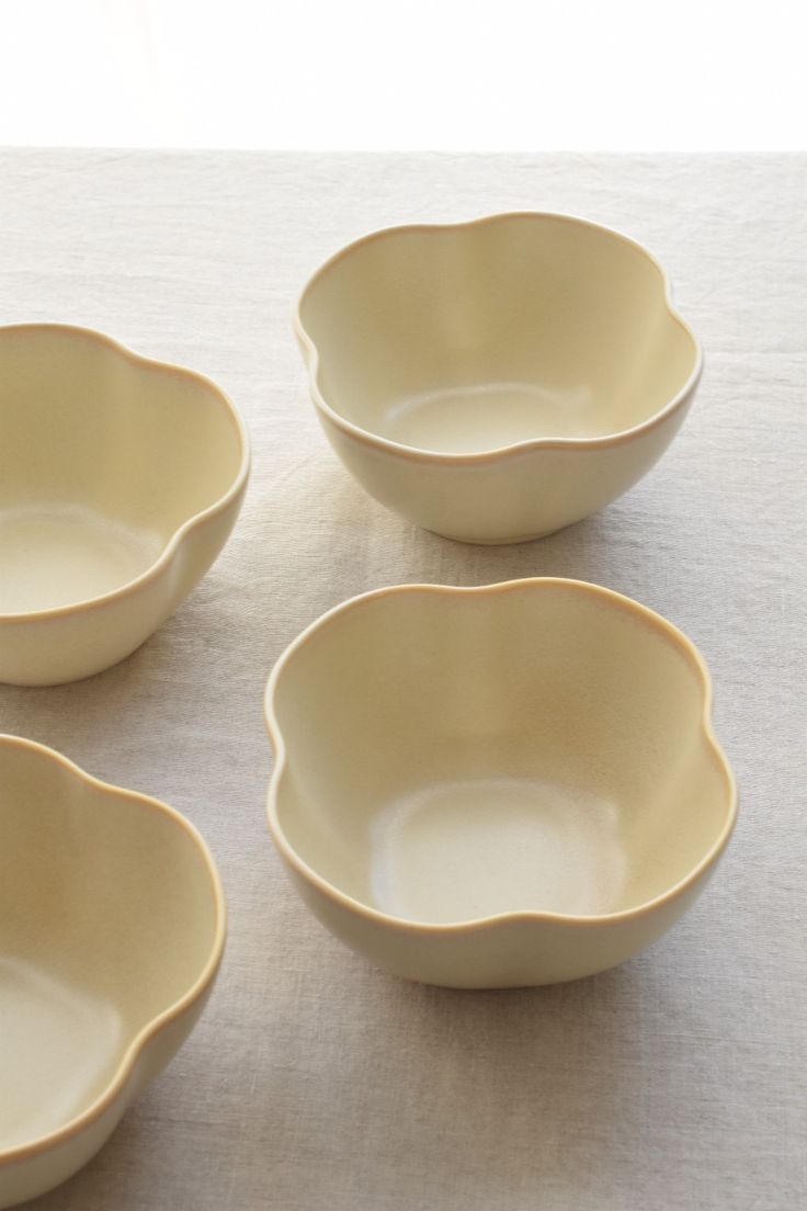 Table bowls for shared dishes and everyday dining